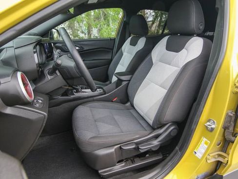 Used 2024 Chevrolet Trax RS w/ Driver Confidence Package FWD image 15