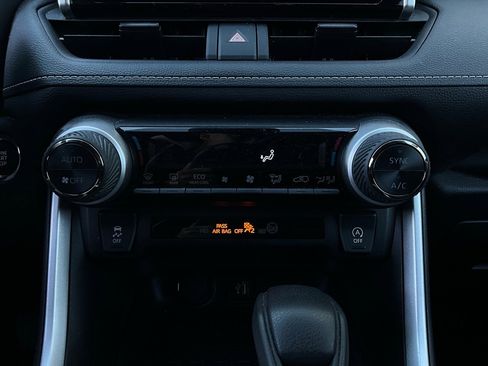 Used 2025 Toyota RAV4 XLE image 28