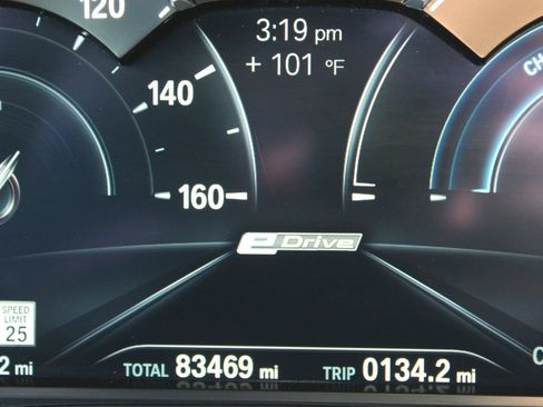 Used 2019 BMW 530e w/ Premium Package RWD image 28