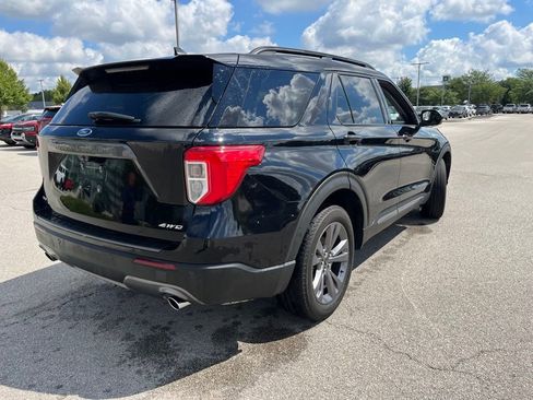 Used 2022 Ford Explorer XLT w/ Equipment Group 202A image 4