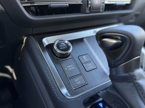 Used 2025 Lexus GX 550 image 22