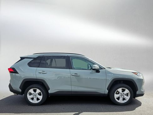Used 2021 Toyota RAV4 XLE w/ XLE Grade Weather Package AWD/4WD image 6