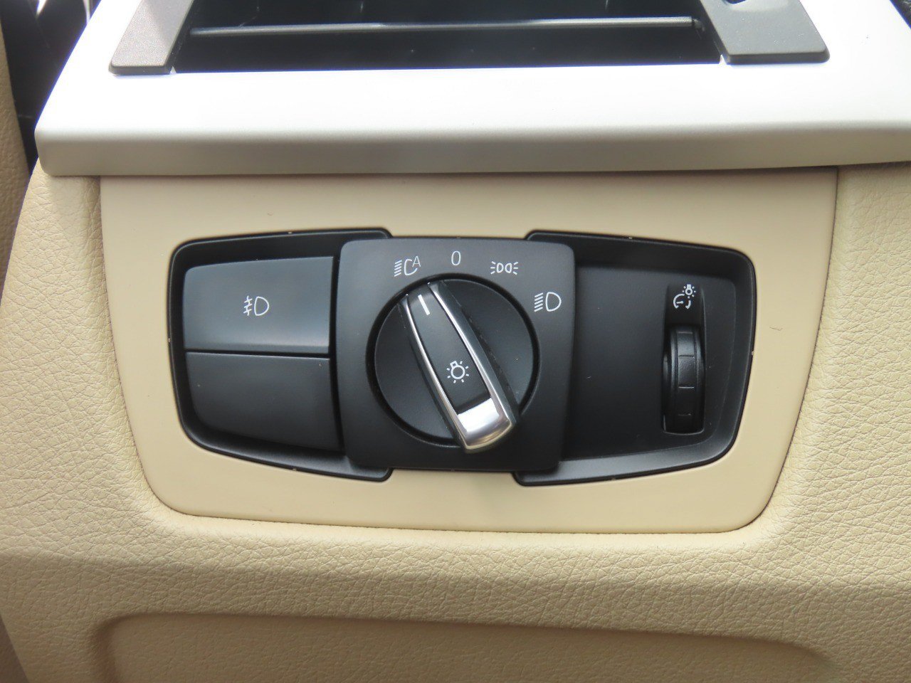 Used 2015 BMW 320i Sedan RWD image 25