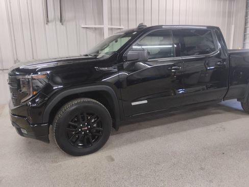 Used 2025 GMC Sierra 1500 Elevation image 2