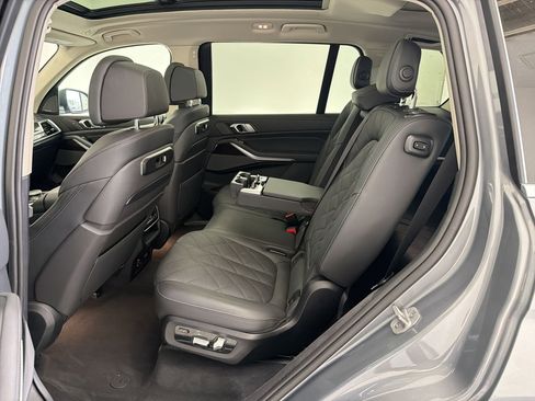 Used 2025 BMW X7 xDrive40i AWD/4WD image 13