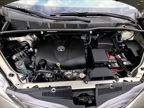 Certified 2017 Toyota Sienna XLE w/ XLE Navigation Package image 31