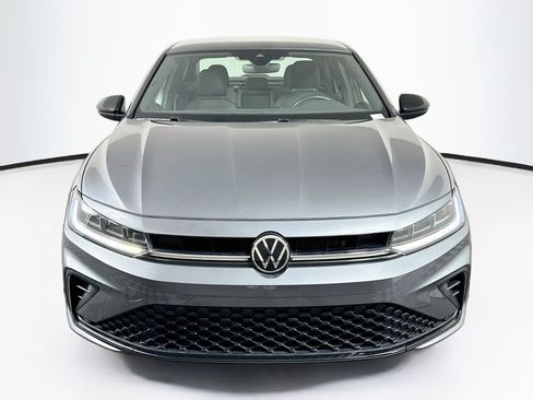 Used 2025 Volkswagen Jetta Sport FWD image 2