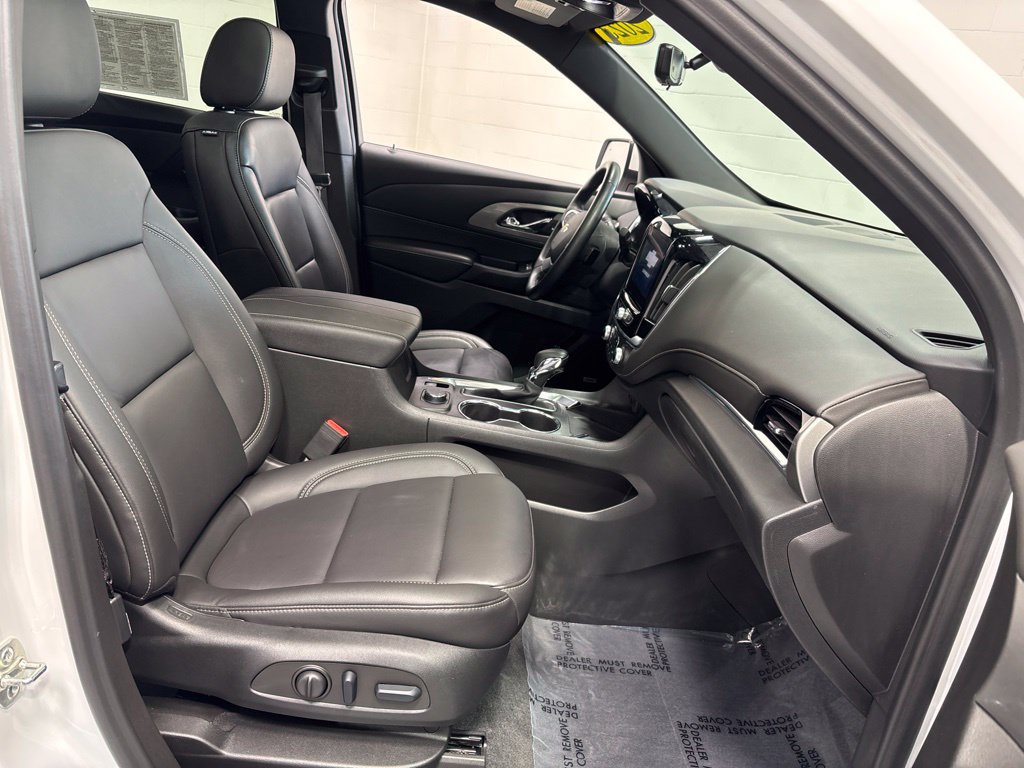 Used 2023 Chevrolet Traverse LT w/ LT Premium Package AWD/4WD image 11