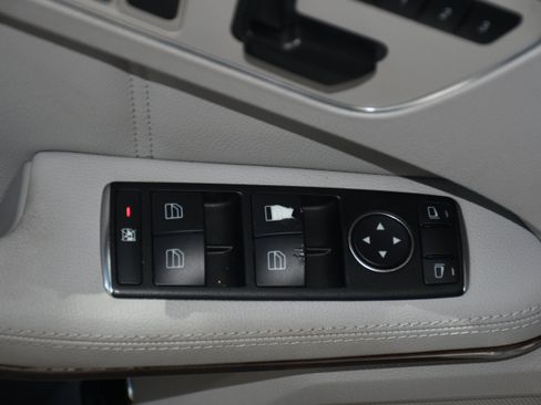 Used 2013 Mercedes-Benz E 350 4MATIC Sedan image 11