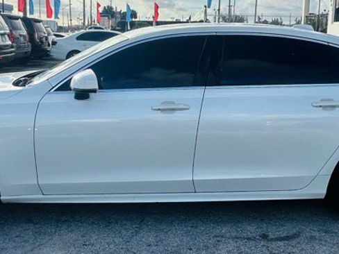 Used 2019 Volvo S90 T5 Momentum image 4