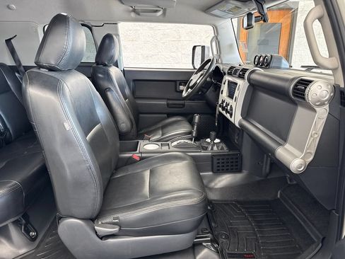 Used 2014 Toyota FJ Cruiser 4WD w/ Convenience Package image 43