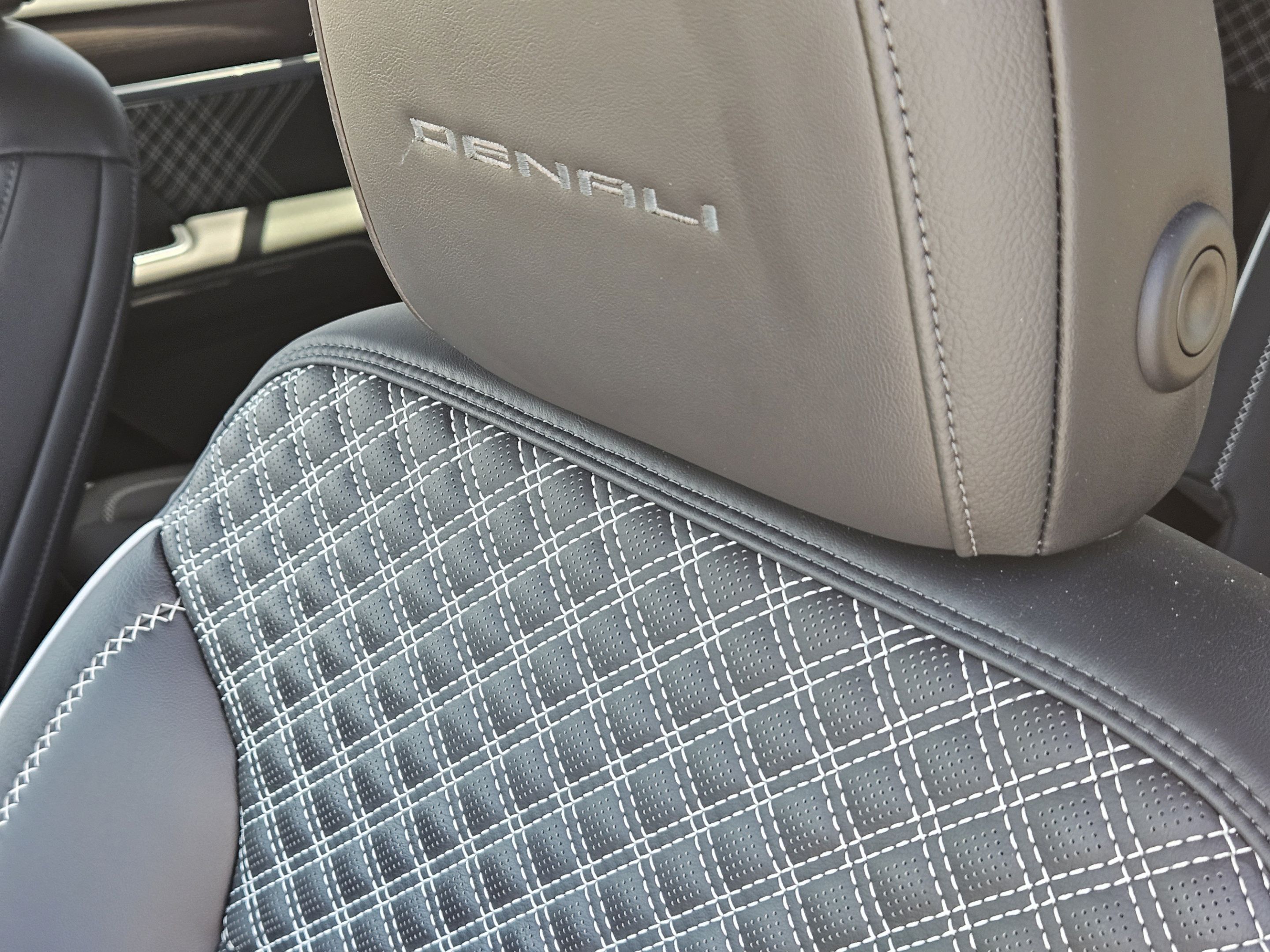 Used 2024 GMC Acadia Denali w/ LPO, Floor Liner Package FWD image 15