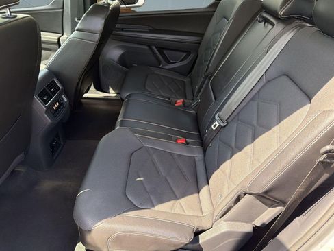 Used 2024 Volkswagen Atlas SE image 15