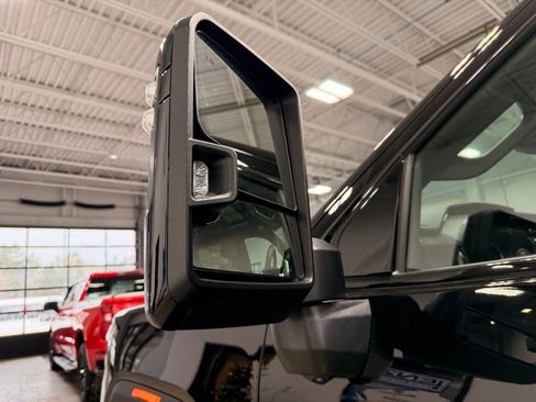 Used 2025 GMC Sierra 2500 AT4 w/ AT4 Premium Plus Package image 25