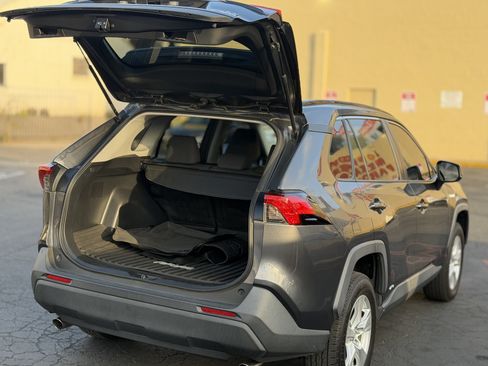 Used 2021 Toyota RAV4 LE AWD/4WD image 14
