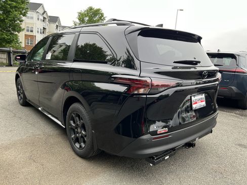 New 2026 Toyota Sienna XLE Woodland Edition AWD/4WD image 6