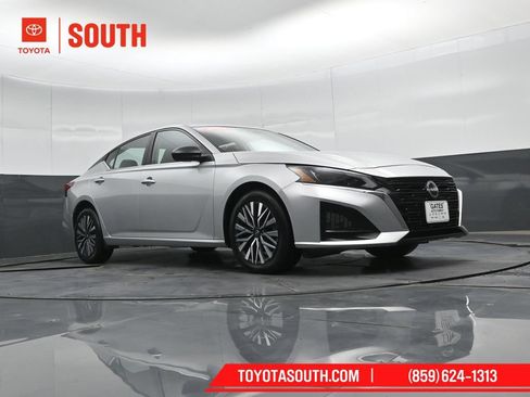 Used 2024 Nissan Altima 2.5 SV AWD/4WD image 35
