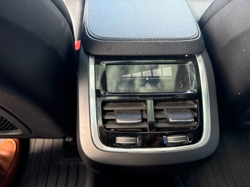 Used 2018 Volvo XC90 T5 Momentum w/ Convenience Package AWD/4WD image 11