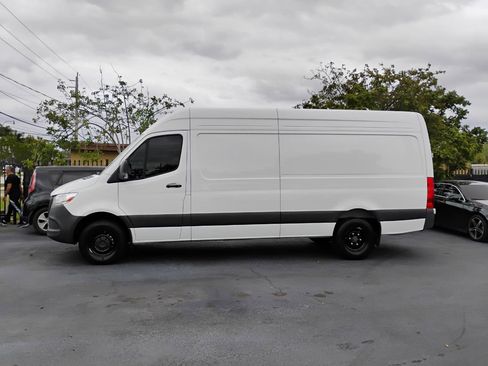 Used 2024 Mercedes-Benz Sprinter 3500 image 2