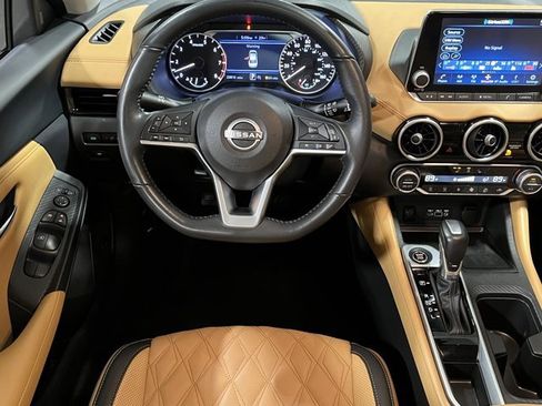 Used 2024 Nissan Sentra SV w/ SV Premium Package image 18