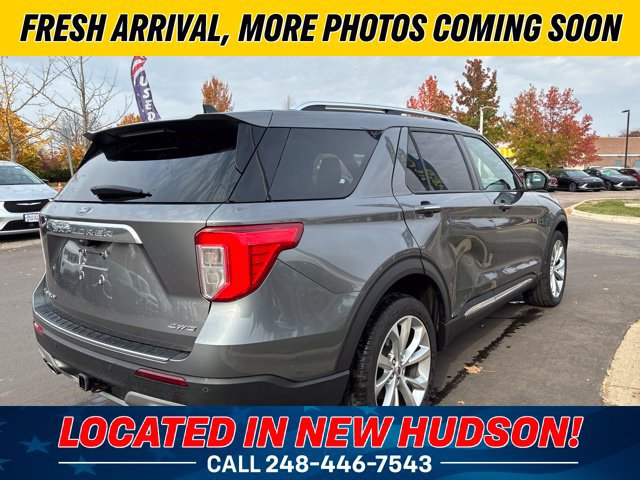 Used 2023 Ford Explorer Platinum w/ Technology Package AWD/4WD image 3