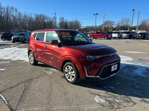 Used 2023 Kia Soul LX image 3