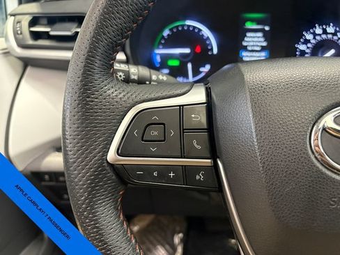 Used 2023 Toyota Sienna XSE w/ XSE Plus Package FWD image 12