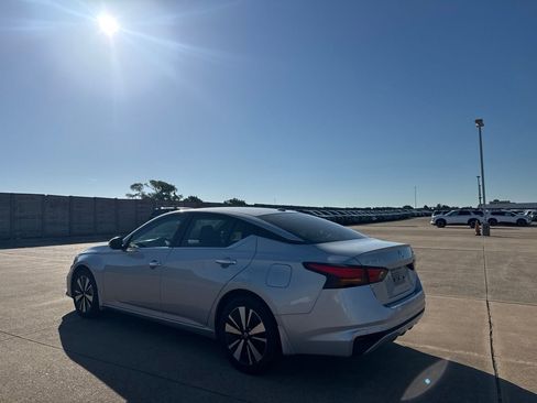 Used 2021 Nissan Altima 2.5 SV FWD image 15