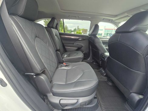 New 2026 Toyota Highlander Platinum AWD/4WD image 12