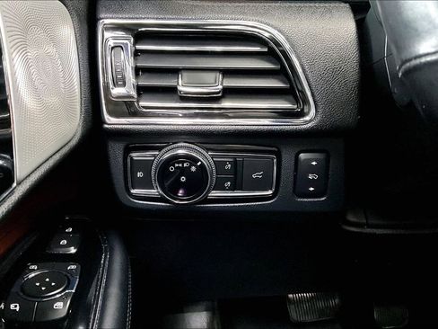 Used 2019 Lincoln Navigator Reserve AWD/4WD image 16