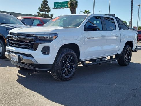 Used 2025 Chevrolet Colorado Z71 w/ Midnight Edition image 31
