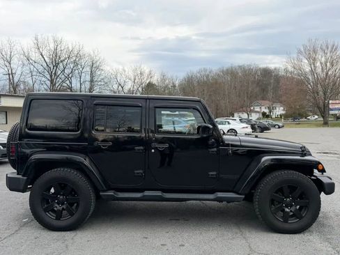 Used 2014 Jeep Wrangler Unlimited Sahara image 9