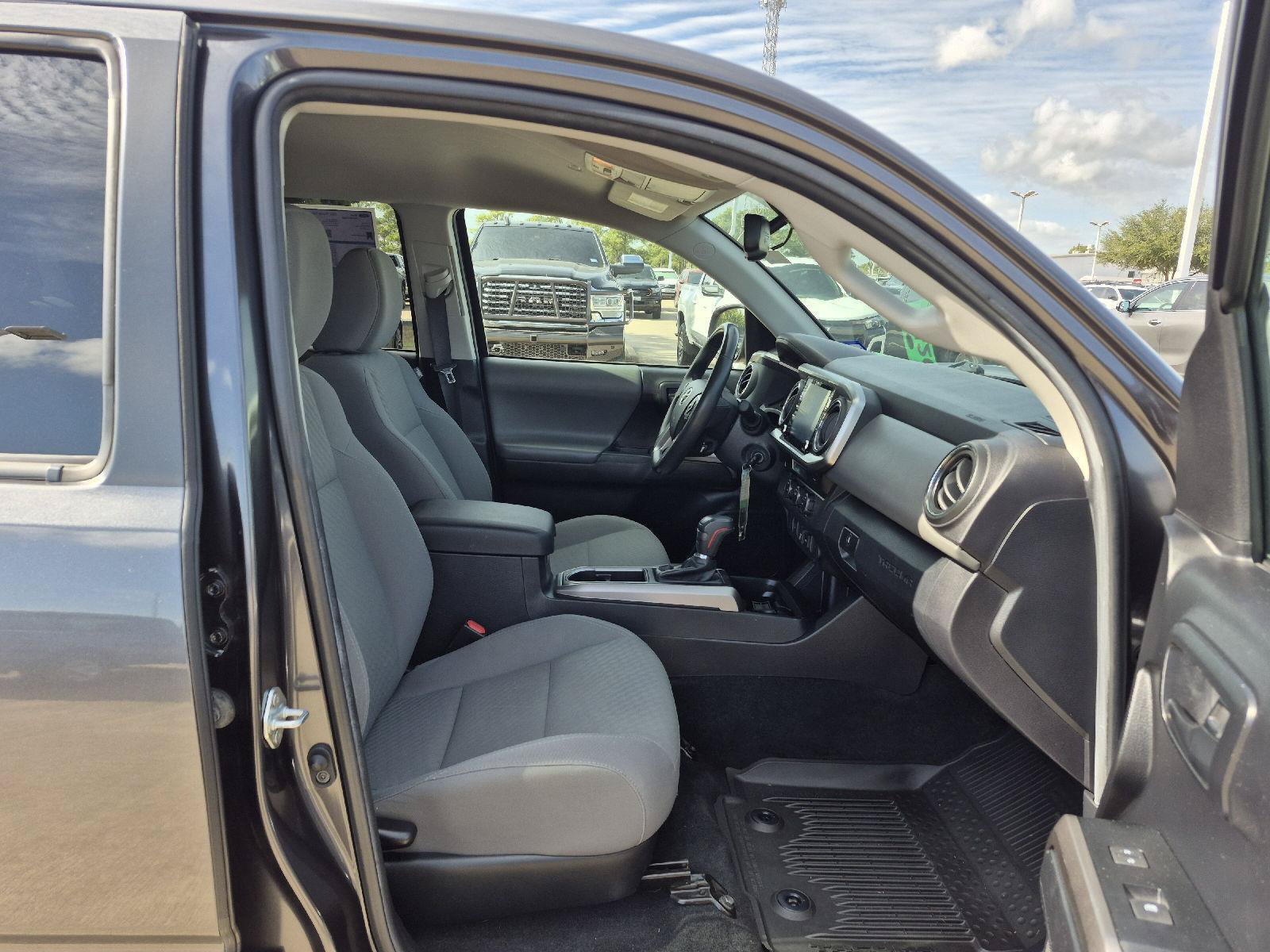 Used 2022 Toyota Tacoma SR5 RWD image 11
