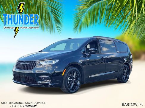 New 2026 Chrysler Pacifica Select w/ S Appearance Package FWD image 2