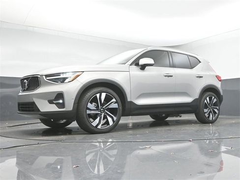 Used 2023 Volvo XC40 B5 Plus w/ Driver Assist Package image 39