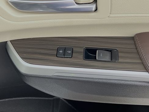 Used 2021 Toyota Sienna Platinum image 32