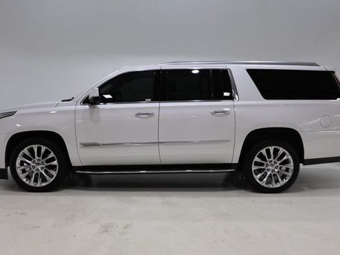 Used 2019 Cadillac Escalade ESV Luxury AWD/4WD image 4