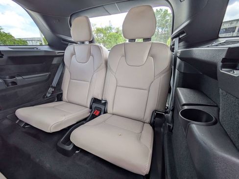 New 2026 Volvo XC90 B6 Ultra w/ Protection Package Premier AWD/4WD image 18