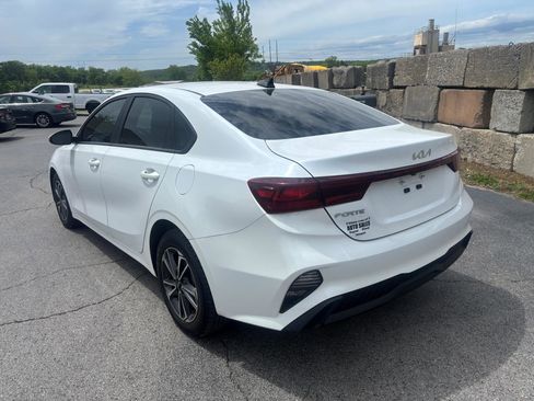 Used 2024 Kia Forte LXS w/ LXS Technology Package FWD image 4