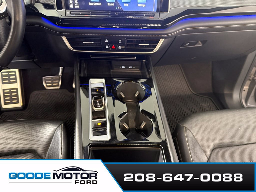 Used 2024 Volkswagen Atlas Cross Sport SEL R-Line AWD/4WD image 17