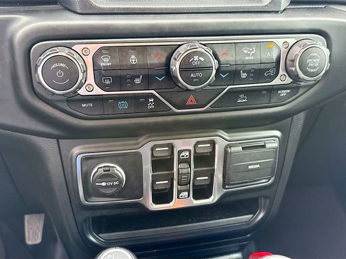 Used 2023 Jeep Wrangler Unlimited Sahara w/ Cold Weather Group image 17