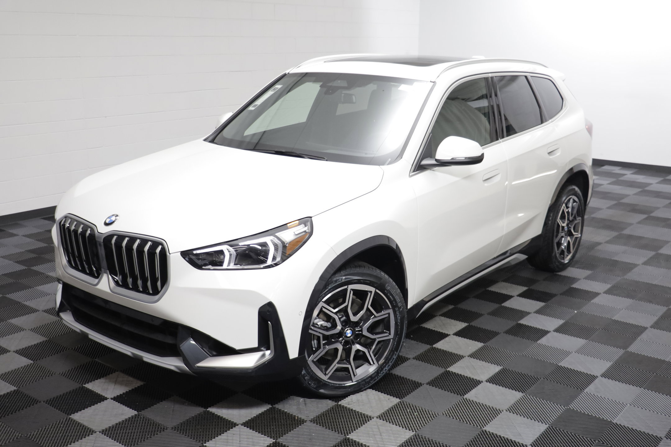 New 2026 BMW X1 xDrive28i w/ Convenience Package AWD/4WD image 2