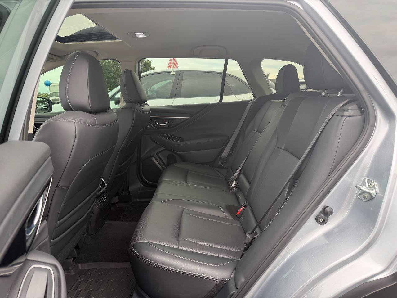 Used 2023 Subaru Outback Limited AWD/4WD image 8