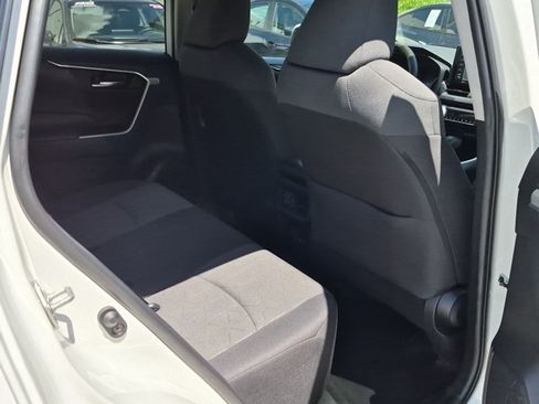 Used 2021 Toyota RAV4 XLE w/ Convenience Package FWD image 19