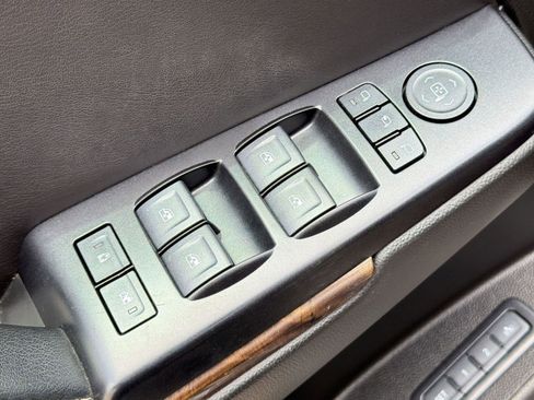 Used 2018 Chevrolet Tahoe LT image 12