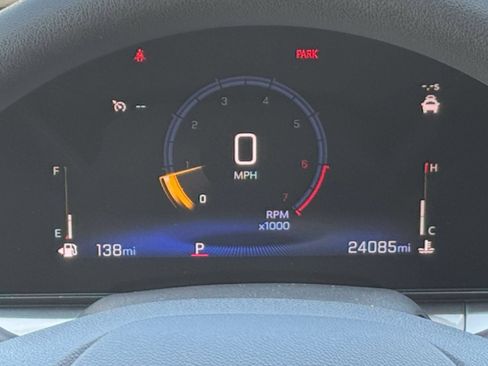 Used 2025 Chevrolet Trax LT FWD image 35