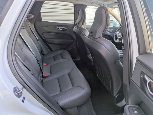 Used 2023 Volvo XC60 B5 Plus image 33