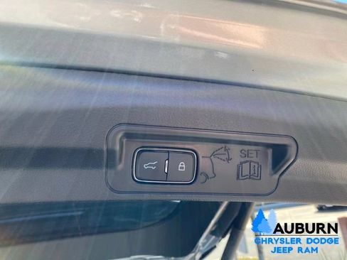 Used 2022 Ford Explorer XLT AWD/4WD image 13
