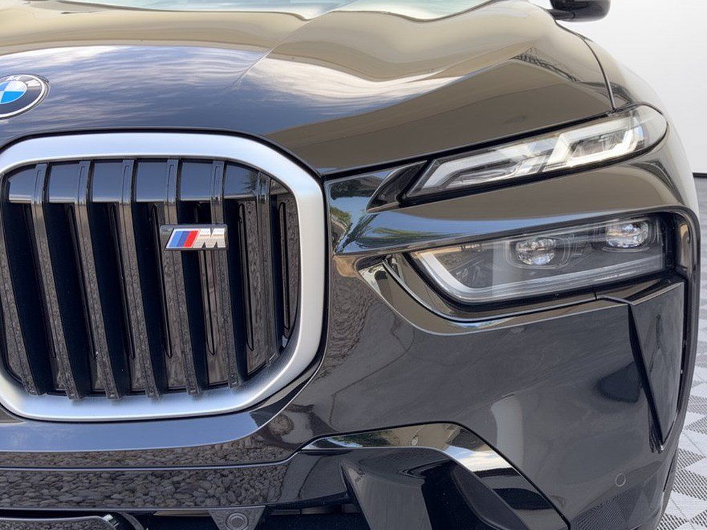 Used 2025 BMW X7 M60i w/ Executive Package AWD/4WD image 12