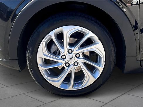 Used 2023 Chevrolet Bolt EUV LT image 10